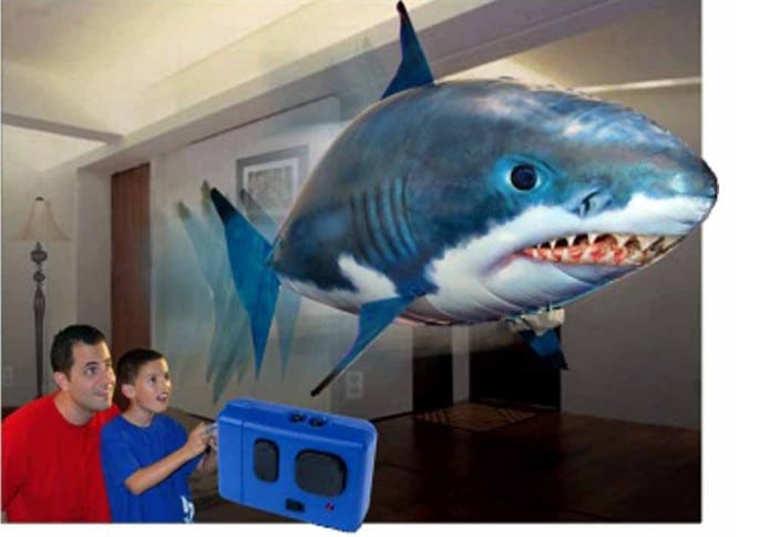 Idée cadeau original : Poisson ou requin volant télécommandé Air Swimmers